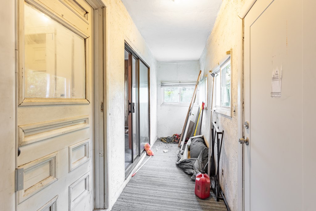 75 Whipple Street Worcester, MA 01607 - Photo 3 of 19 Gallery Image 3