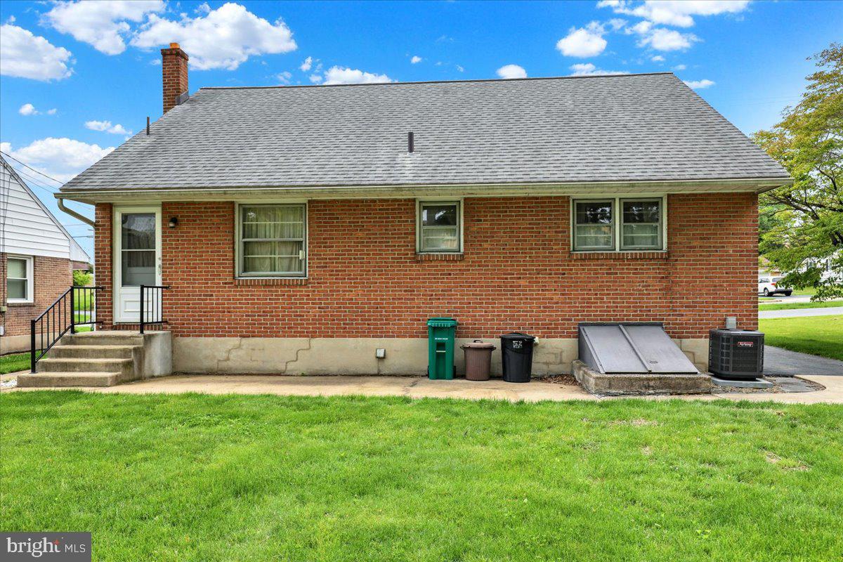 1224 Commonwealth Boulevard Reading, PA 19607 - Photo 25 of 27 a view of house with a yard
