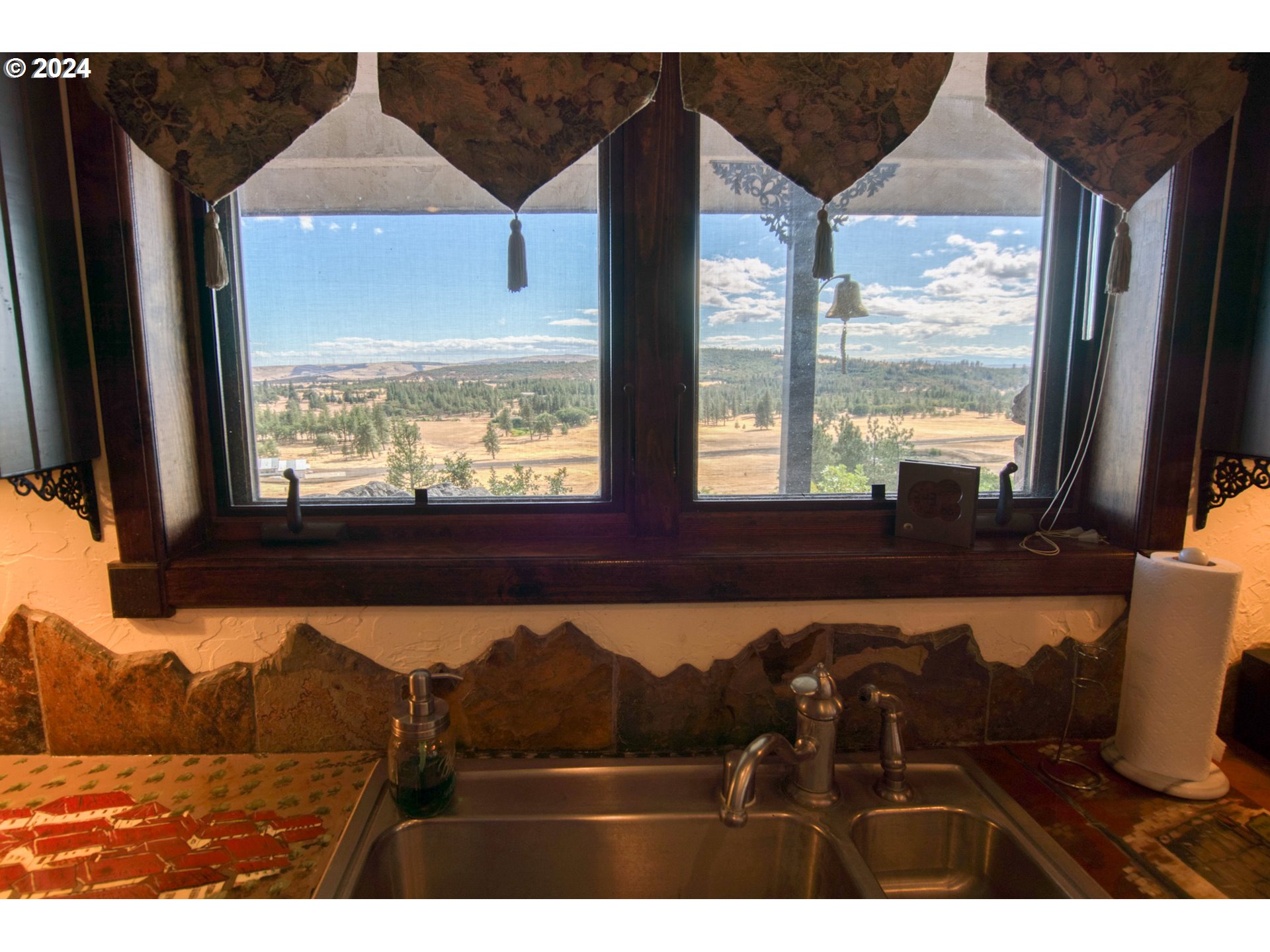 287 Munson Prairie Road Goldendale, WA 98620 - Photo 26 of 48 a view of a floor to ceiling window and an outdoor view