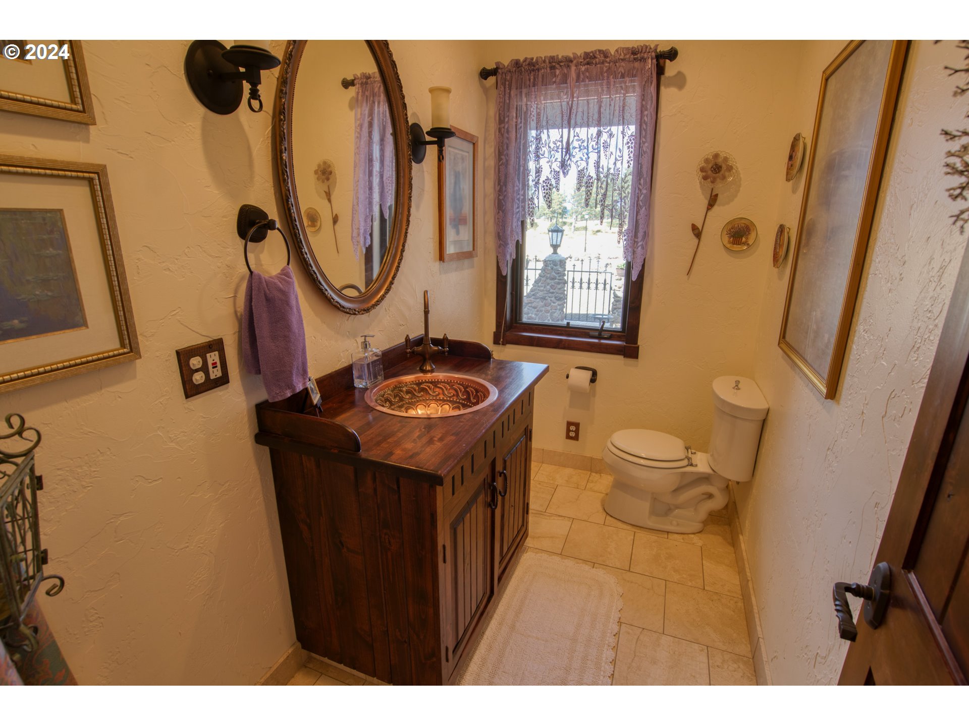 287 Munson Prairie Road Goldendale, WA 98620 - Photo 29 of 48 a bathroom with a sink mirror vanity and toilet