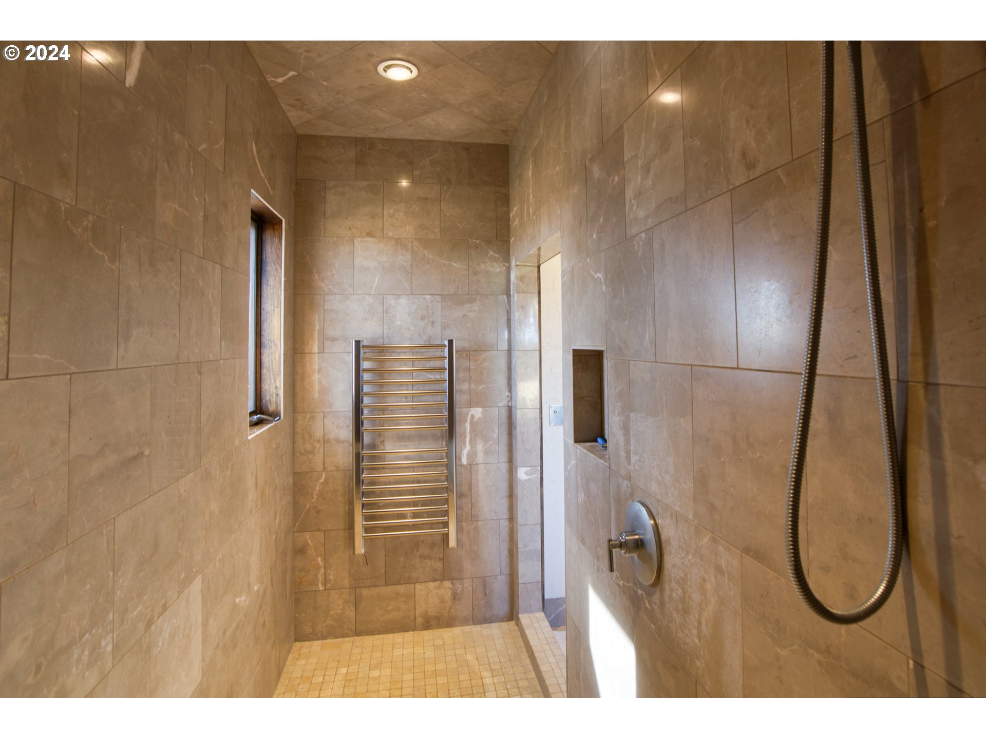 287 Munson Prairie Road Goldendale, WA 98620 - Photo 37 of 48 a bathroom with a shower