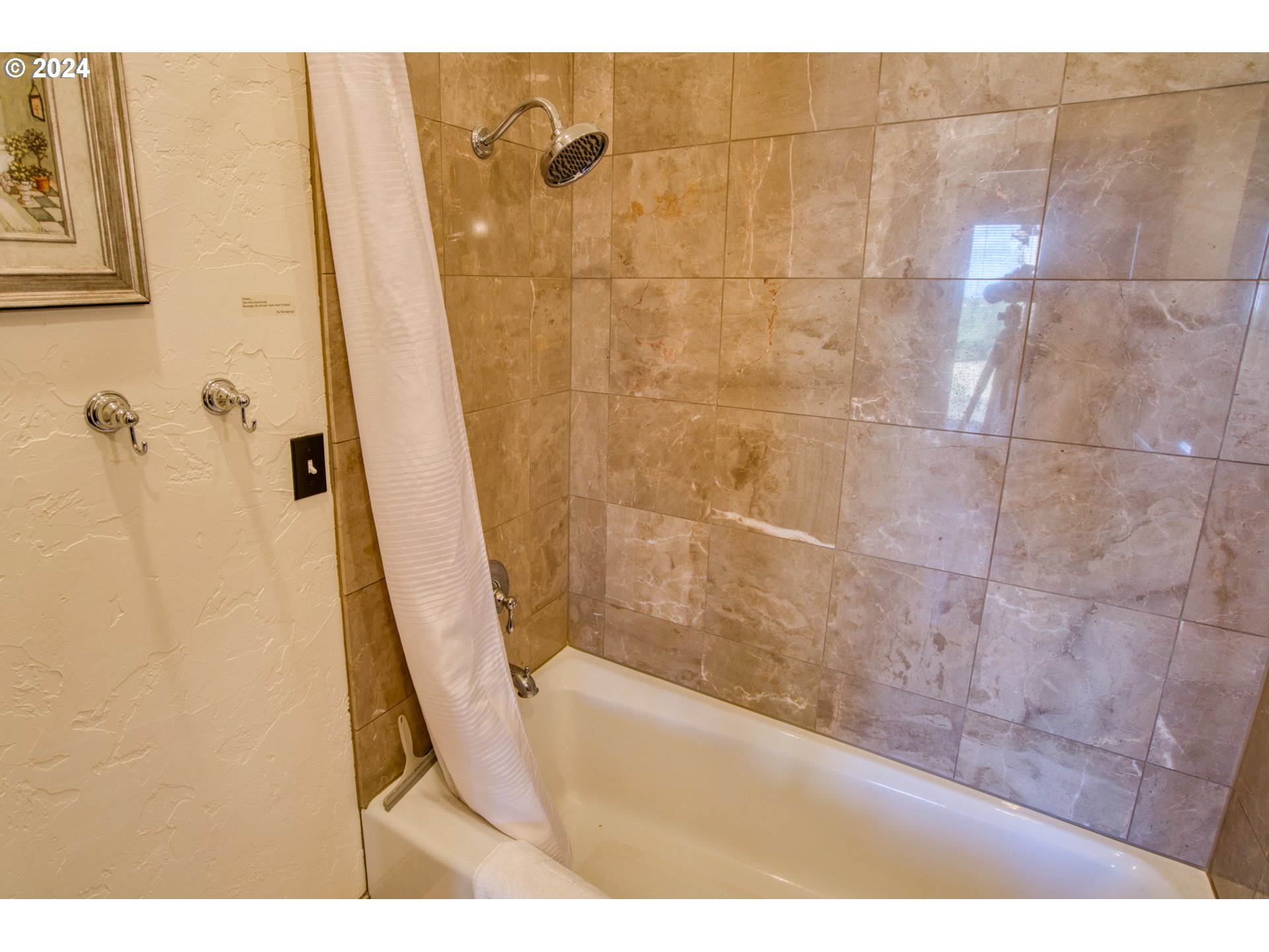 287 Munson Prairie Road Goldendale, WA 98620 - Photo 41 of 48 a bathroom with a bathtub