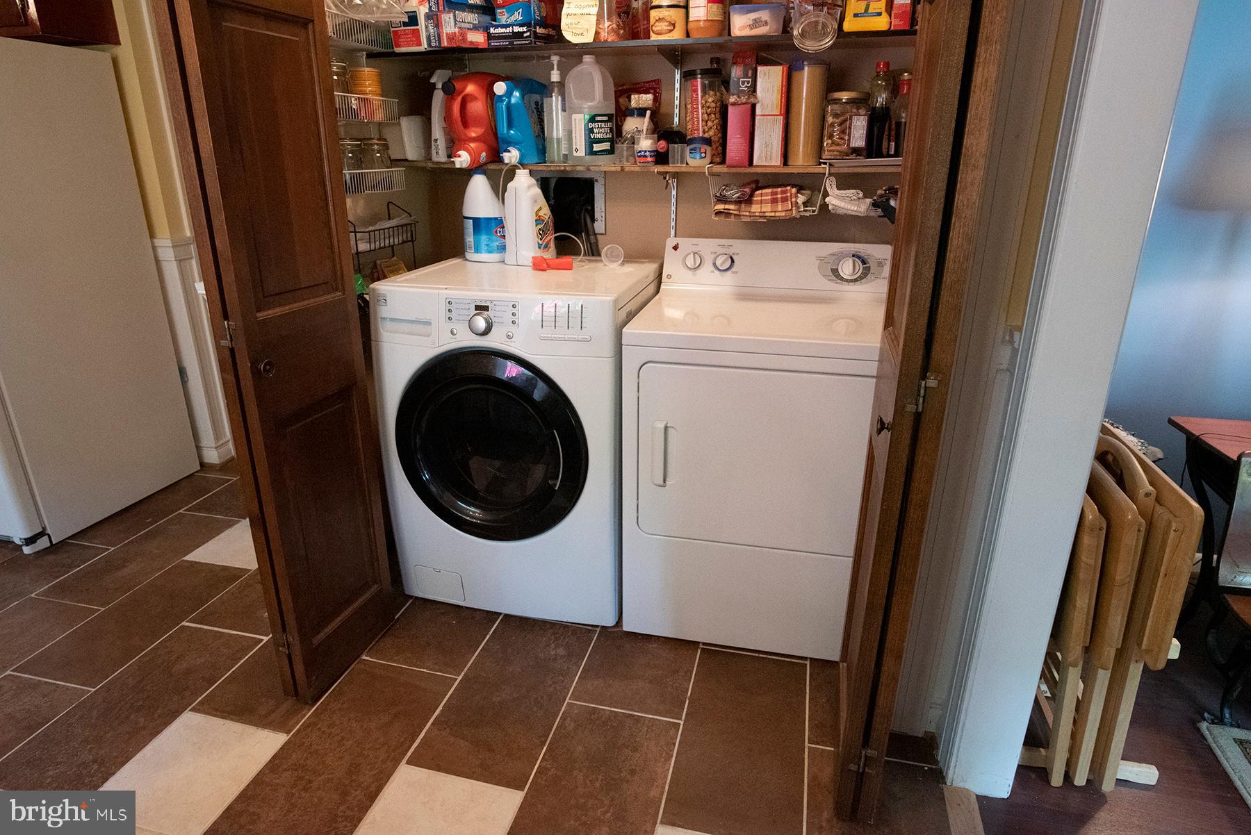 19628 Spring Creek Road Hagerstown, MD 21742 - Photo 8 of 23 Laundry in kitchen
