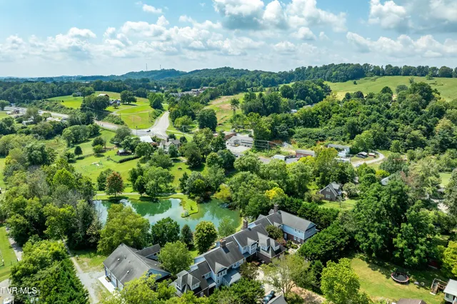 $599,900 | 102 Willow Creek Lane, Unit B, Jonesborough, TN 37659