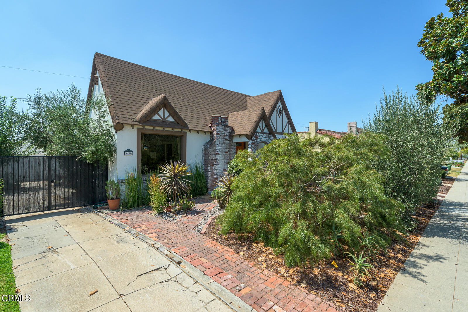 6540 Northside Drive Los Angeles, CA 90022 - Photo 2 of 54 a front view of a house with a garden