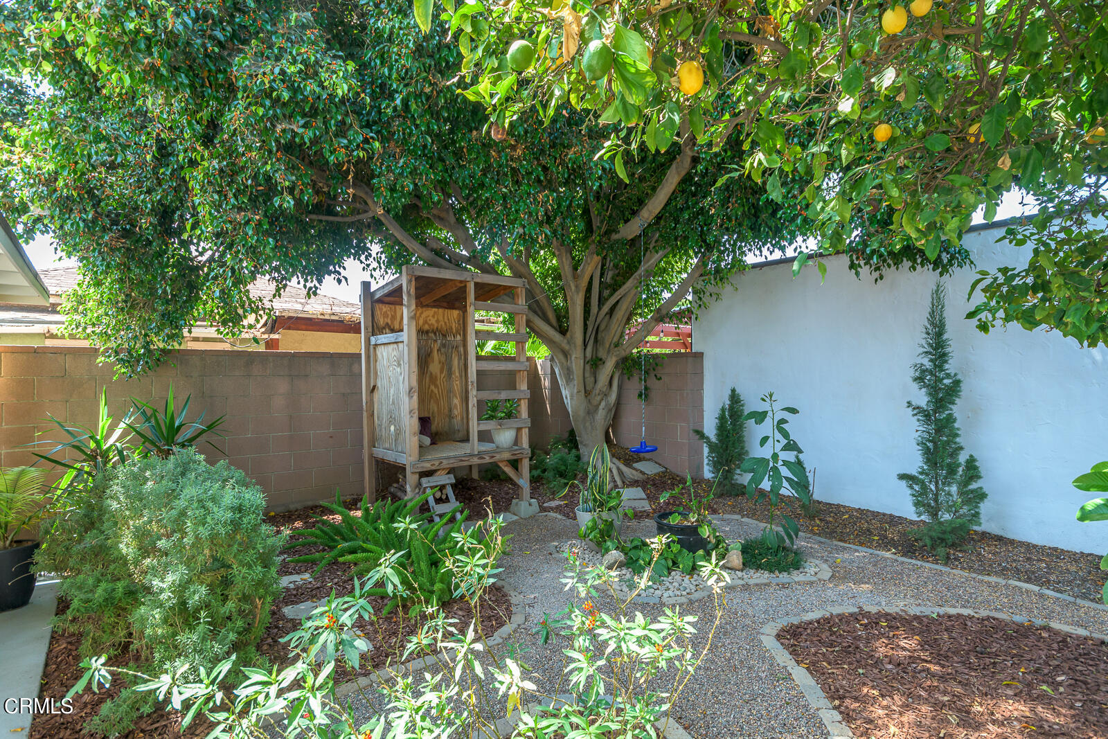 6540 Northside Drive Los Angeles, CA 90022 - Photo 39 of 54 a garden view with a seating space