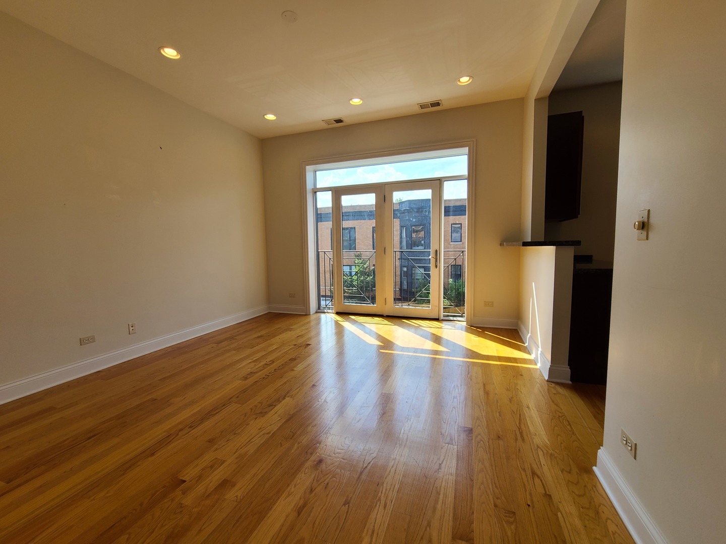 3339 North Halsted Street, Unit 2 Chicago, IL 60657 - Photo 6 of 28