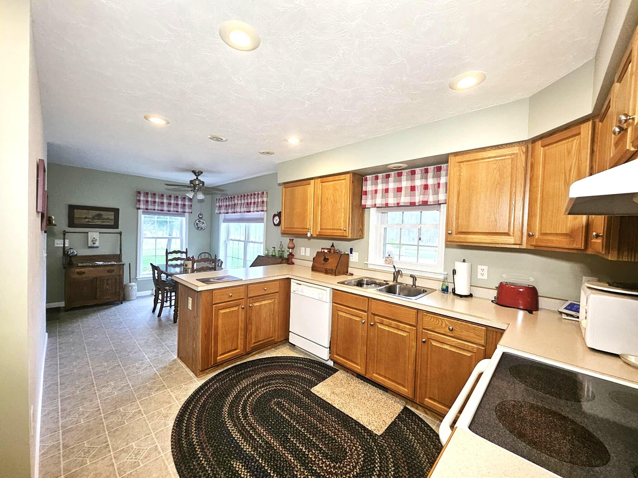 9290 Reynolds Road Bellevue, MI 49021 - Photo 23 of 37 kitchen2322