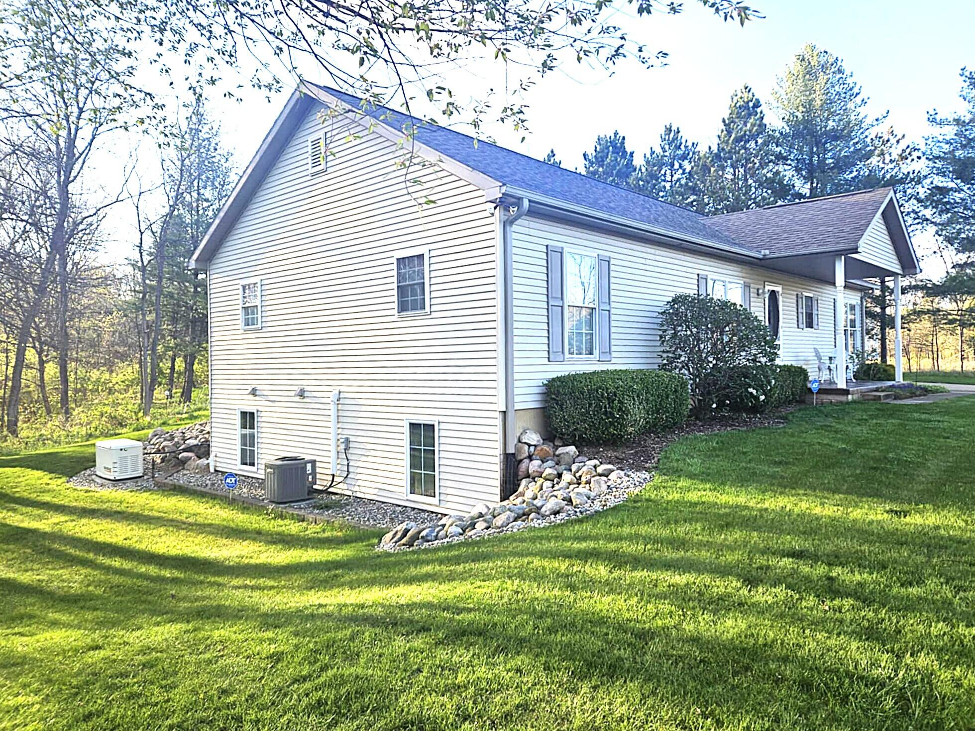 9290 Reynolds Road Bellevue, MI 49021 - Photo 9 of 37 front & side