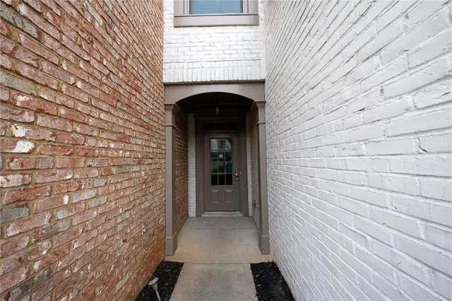 a view of entryway with a house