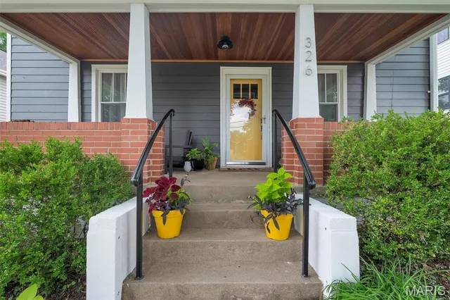$395,000 | 326 West Rose Hill Avenue, Kirkwood, MO 63122