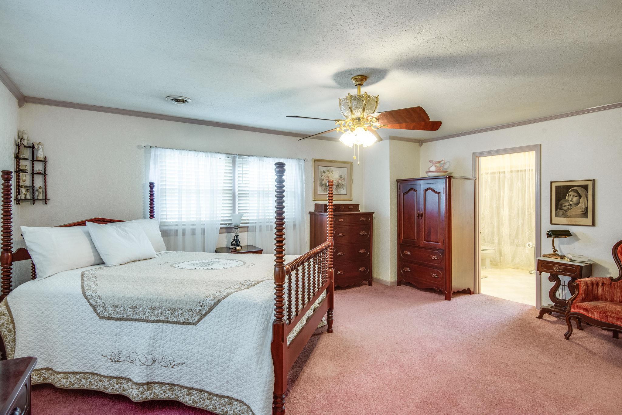 1544 Old Columbia Road Dickson, TN 37055 - Photo 17 of 30 Spacious master bedroom suite.