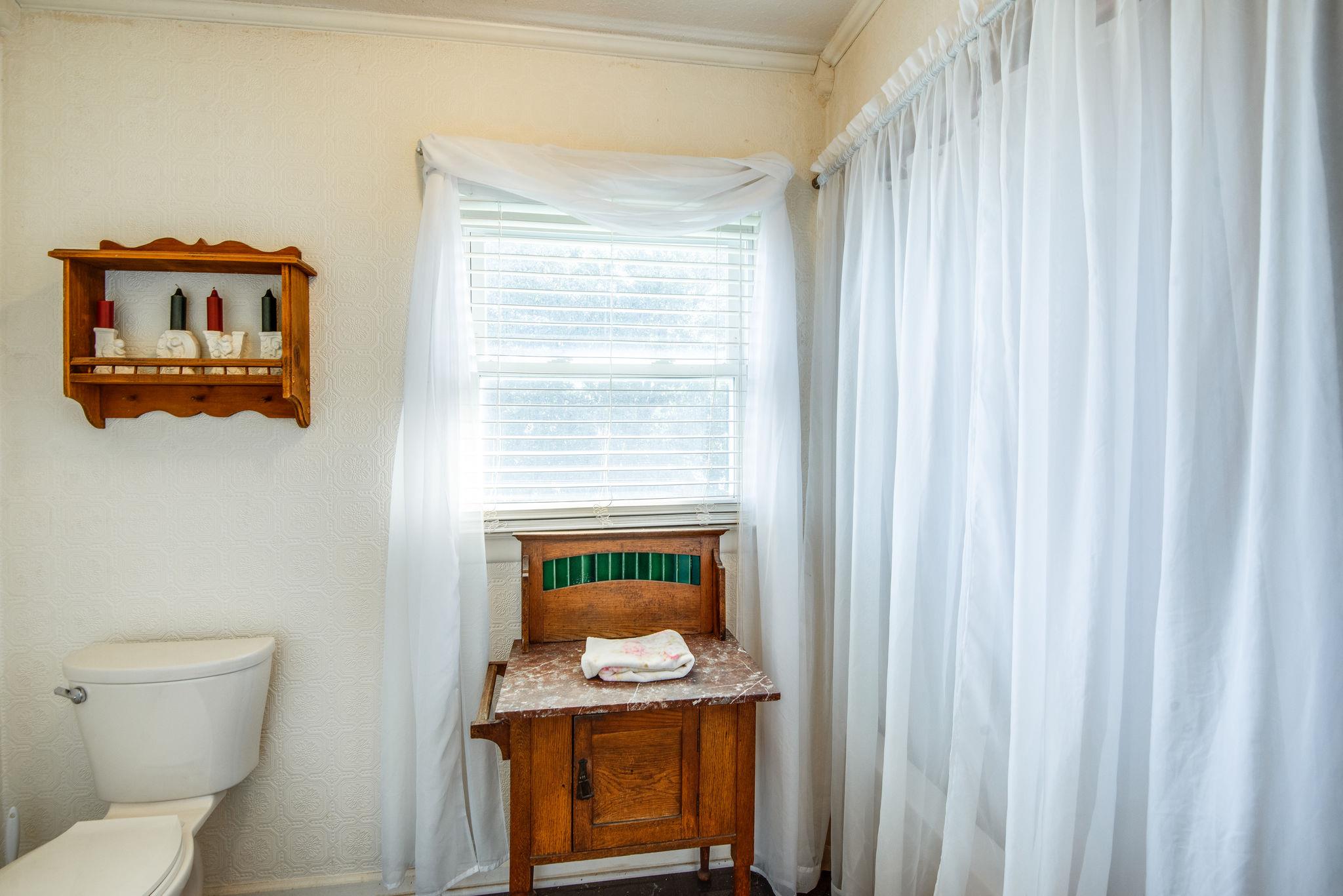 1544 Old Columbia Road Dickson, TN 37055 - Photo 20 of 30 Another view of upstairs full bathroom.