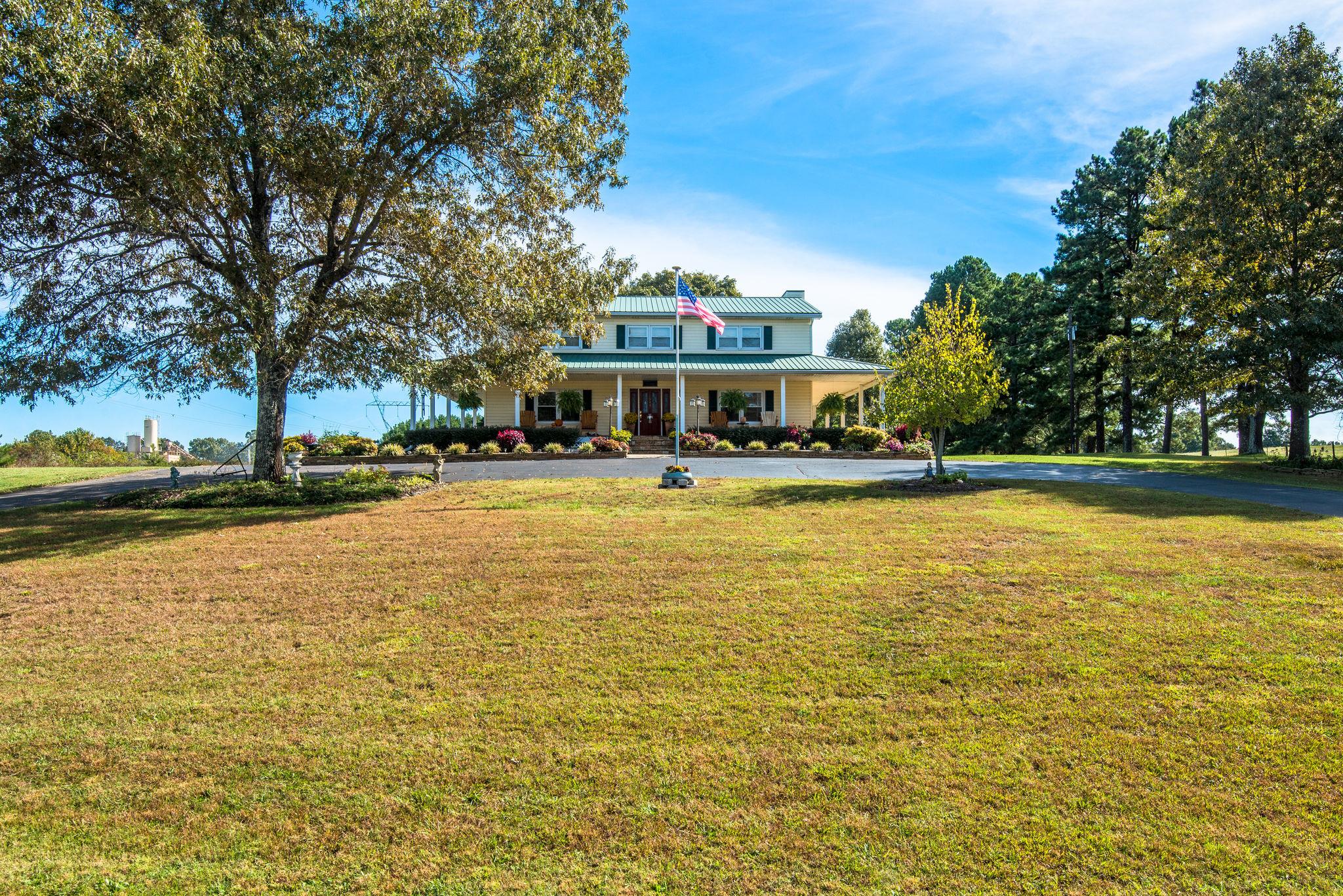 1544 Old Columbia Road Dickson, TN 37055 - Photo 5 of 30 Simply stunning! Feels like you are living in the country yet you are just minutes to the interstate and shops and restaurants in Dickson.