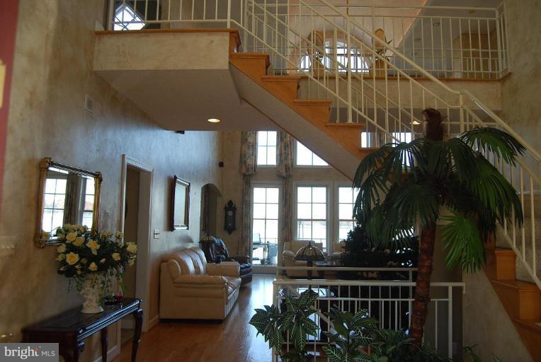 256 Long Point Road Crownsville, MD 21032 - Photo 3 of 30 Entrance / Foyer