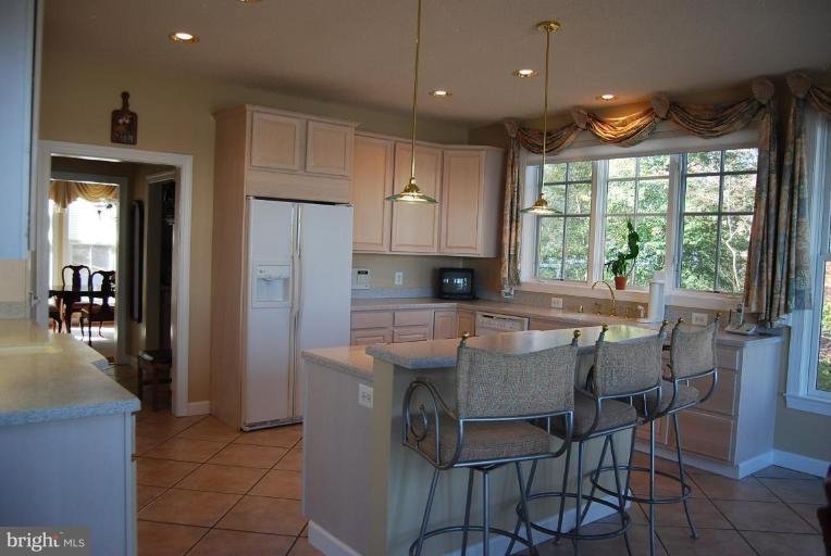 256 Long Point Road Crownsville, MD 21032 - Photo 4 of 30 Kitchen/Dining Room