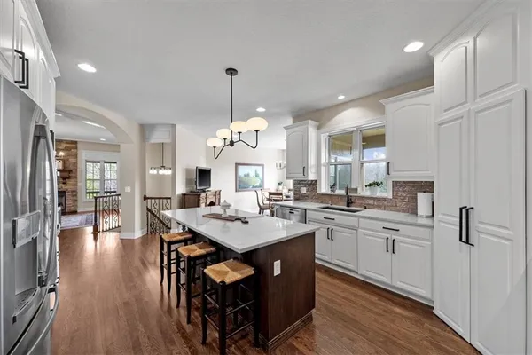 $1,200,000 | 9885 Edgerton Road, De Soto, KS 66018