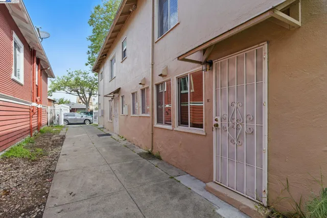 a view of a back yard of the house