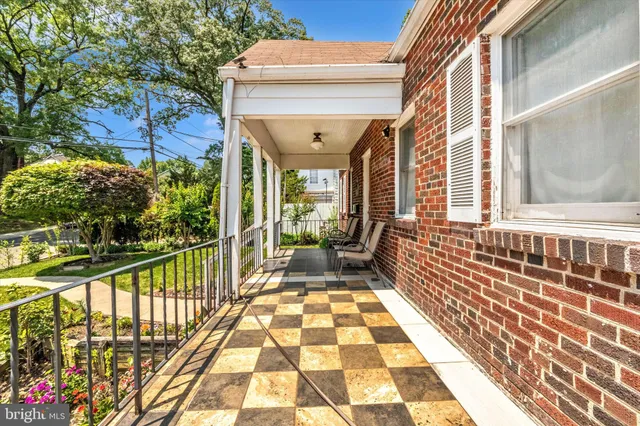 $539,900 | 3924 Nicholson Street, Hyattsville, MD 20782