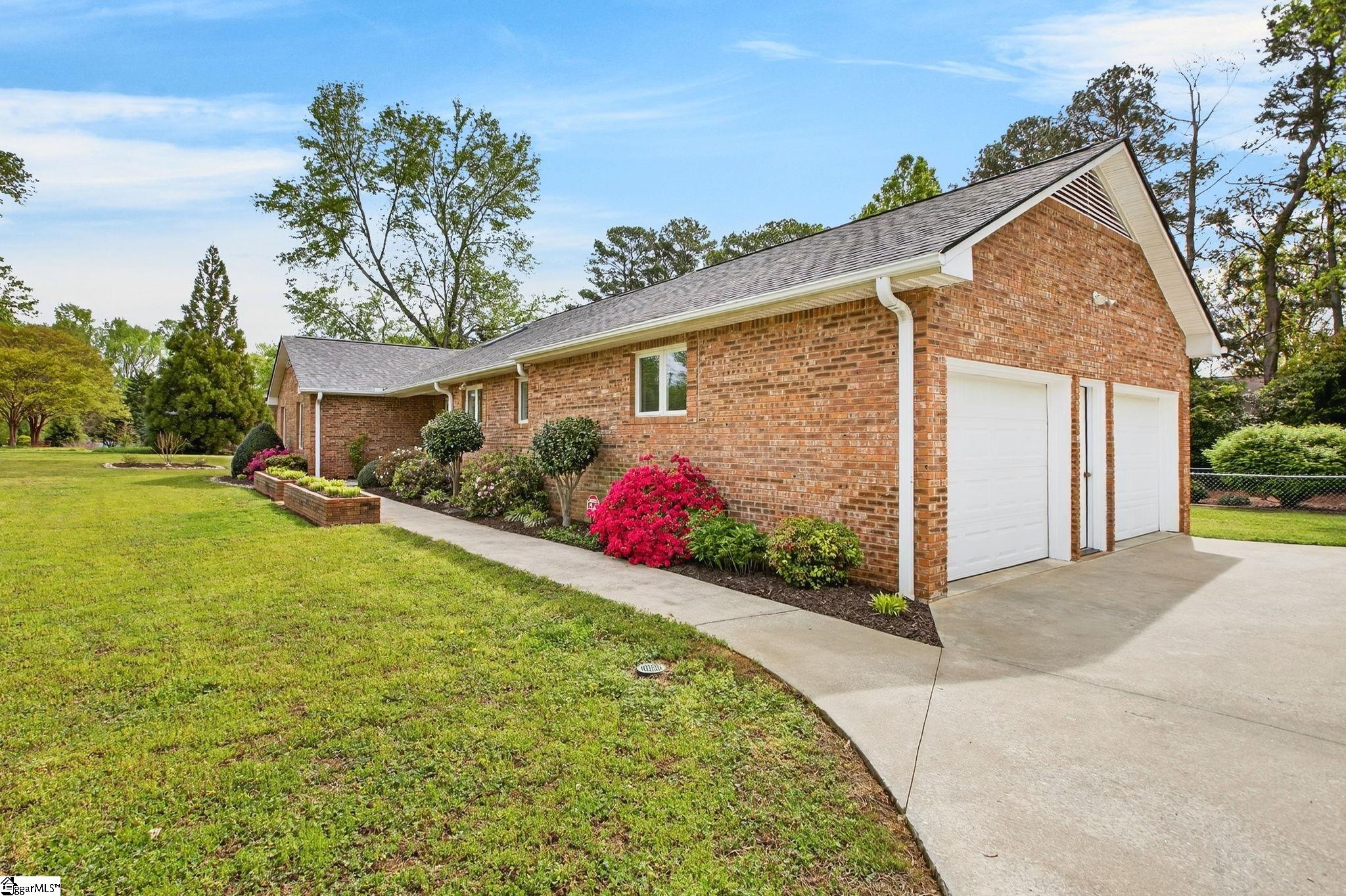 108 Stonehaven Lane Easley, SC 29642 - Photo 4 of 49