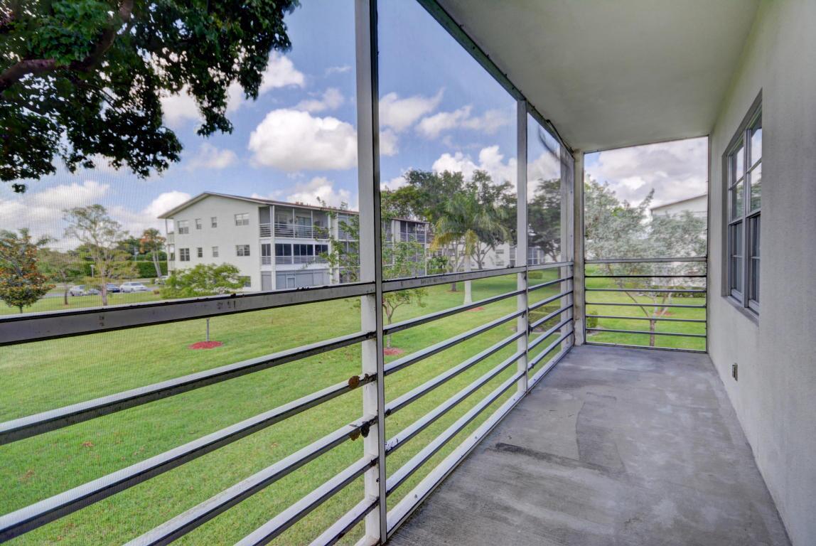 18 Suffolk A Boca Raton, FL 33434 - Photo 13 of 28 back patio