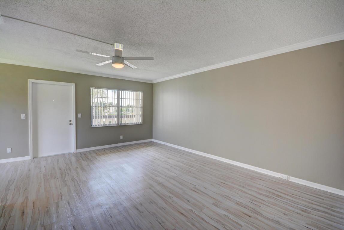 18 Suffolk A Boca Raton, FL 33434 - Photo 3 of 28 living room..