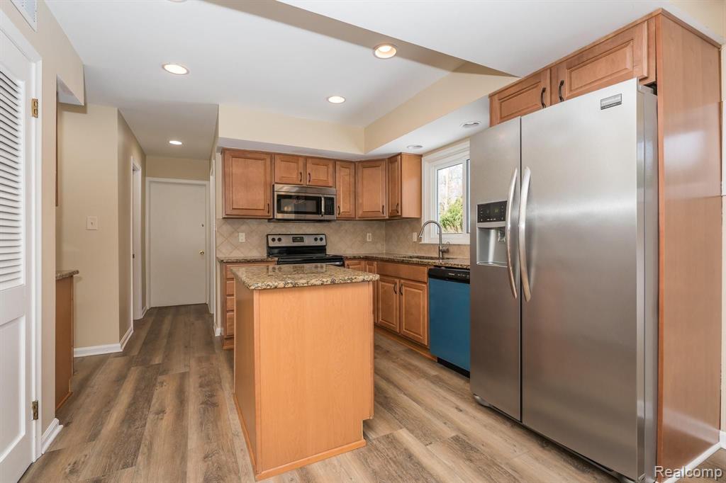 1655 Kingsmere Circle Rochester Hills, MI 48309 - Photo 12 of 34