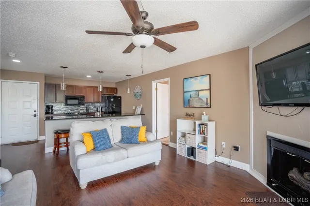 $199,000 | 5112 Osage Beach Parkway, Unit 812, Osage Beach, MO 65065