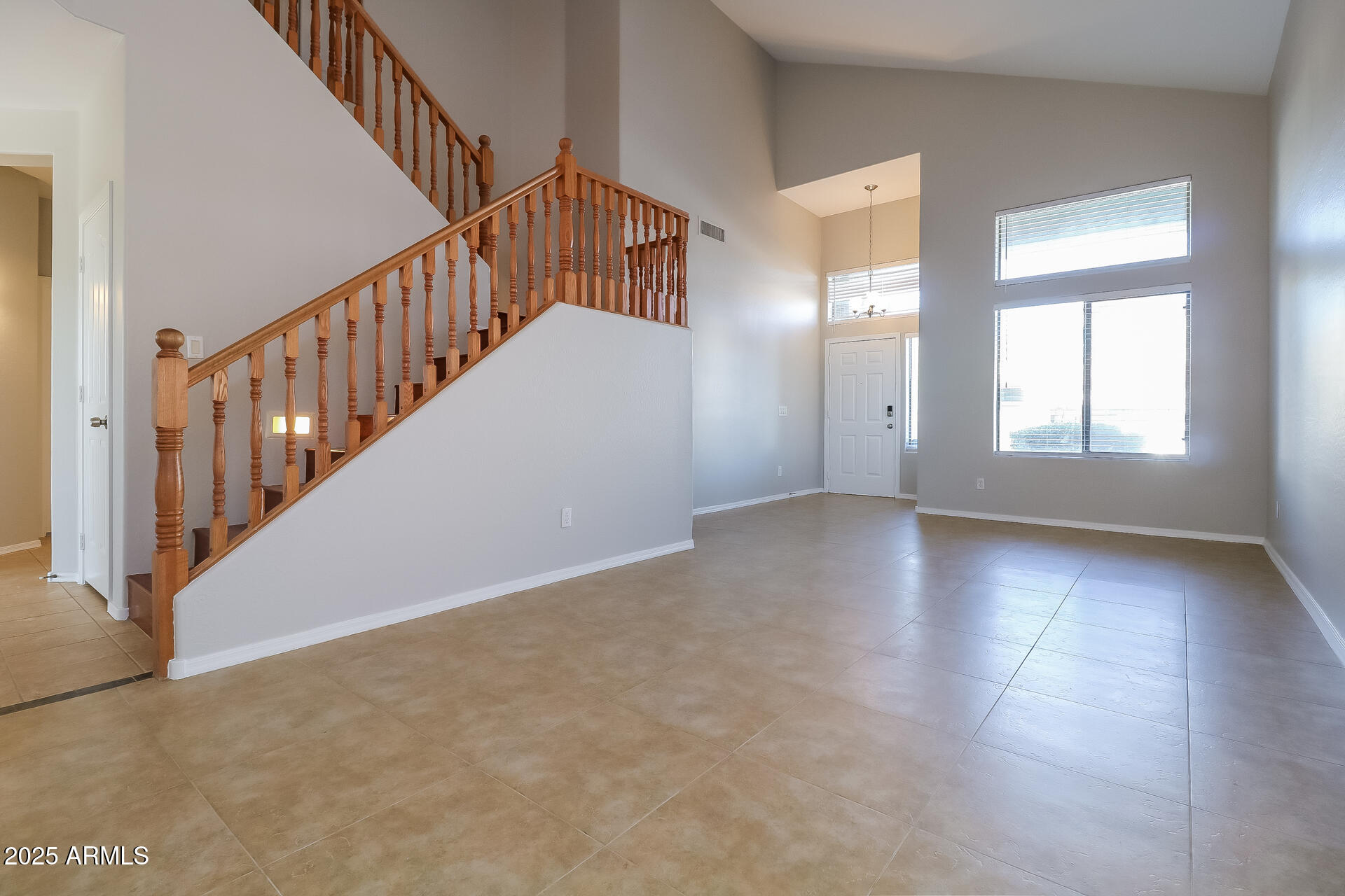 9019 West Fullam Street Peoria, AZ 85382 - Photo 3 of 15 3 living room