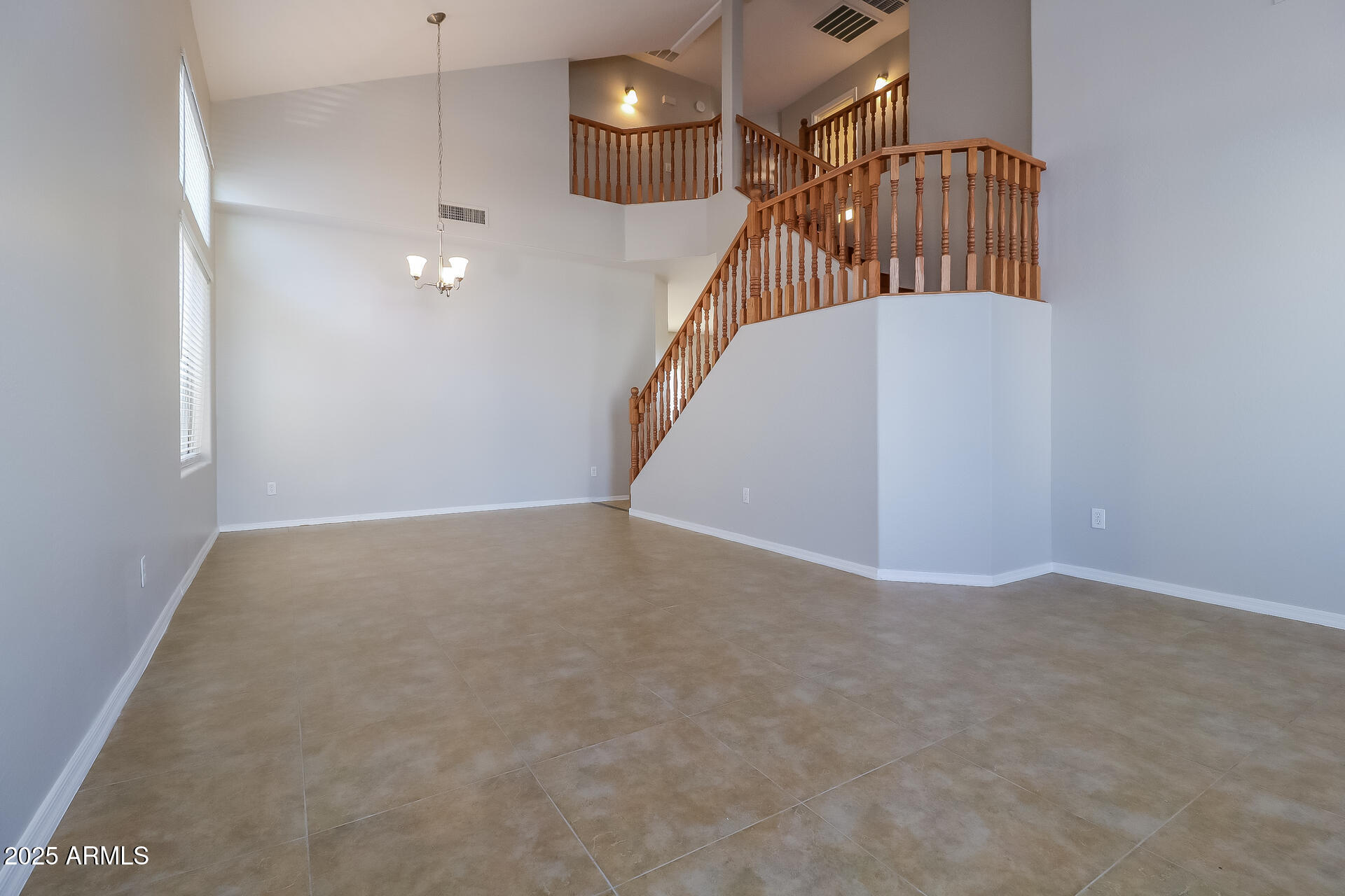 9019 West Fullam Street Peoria, AZ 85382 - Photo 4 of 15 4 living room