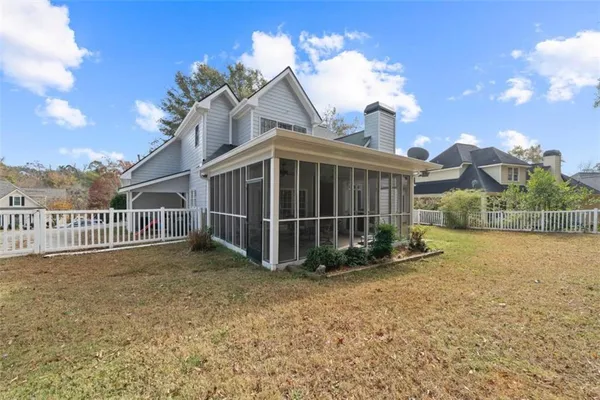 a view of a house with a yard