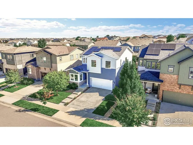 a view of a house with backyard and porch