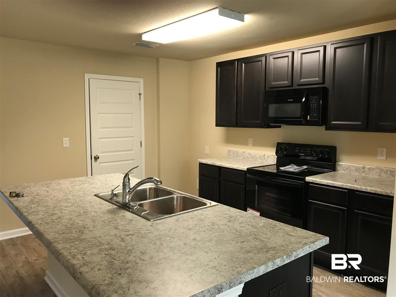 1632 Abbey Loop Foley, AL 36535 - Photo 5 of 13 Kitchen