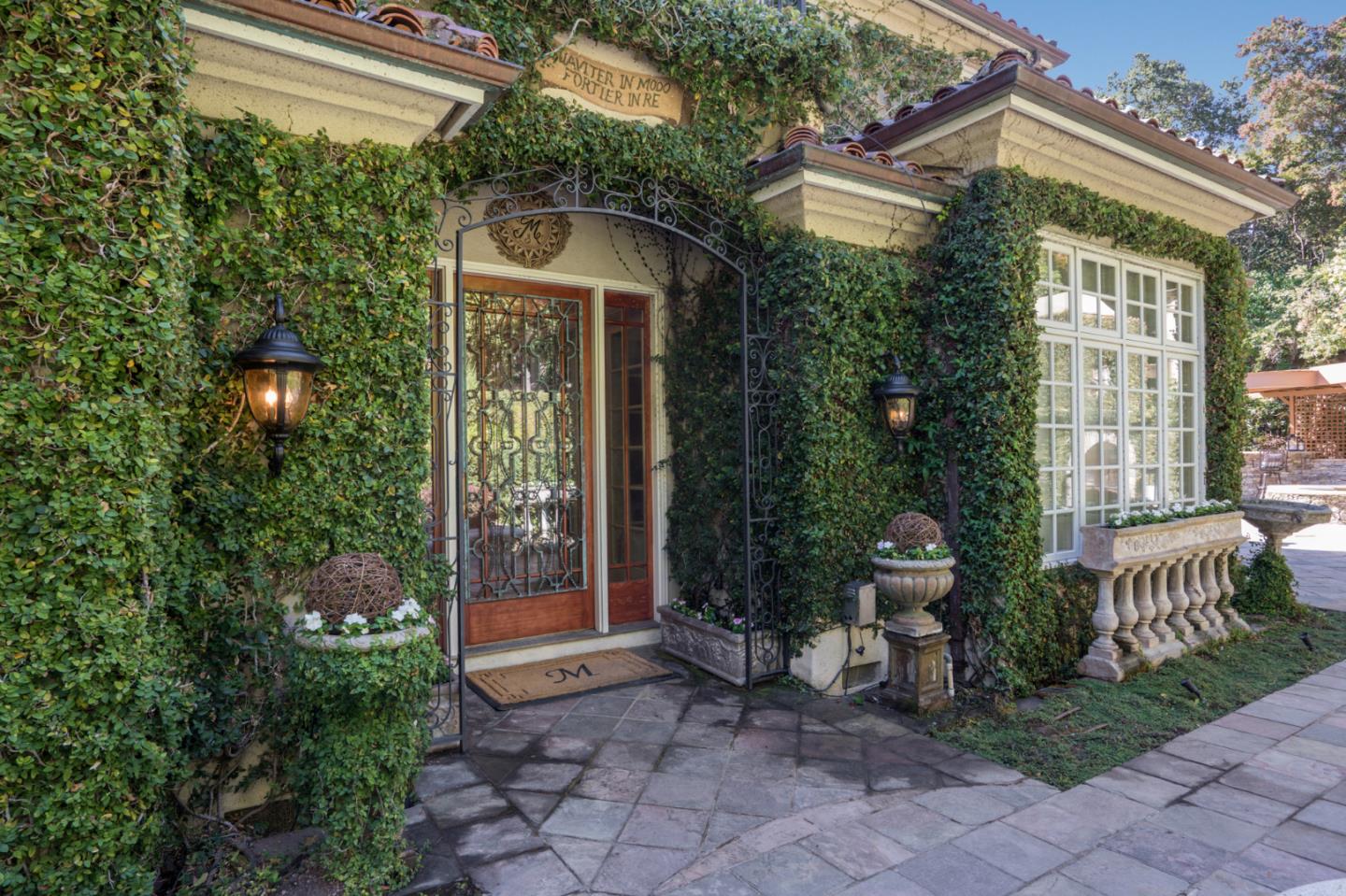 843 Chiltern Road Hillsborough, CA 94010 - Photo 5 of 94