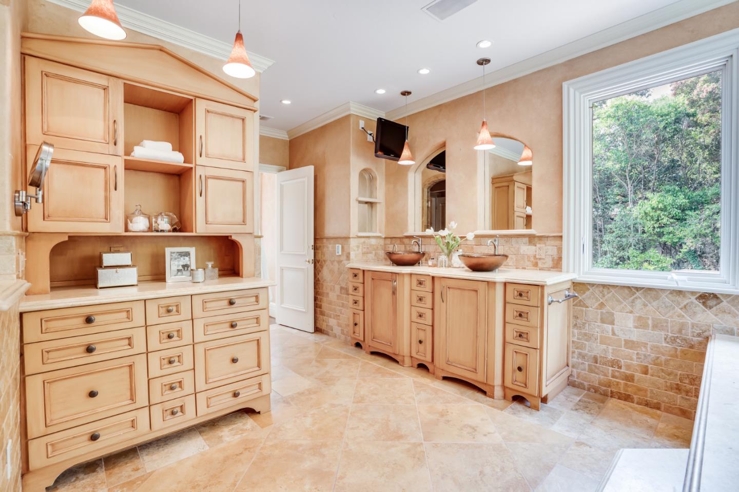 843 Chiltern Road Hillsborough, CA 94010 - Photo 52 of 94