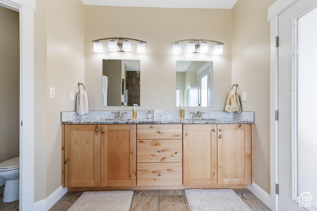 19502 South Olson Road Downey, ID 83234 - Photo 23 of 64 Main bathroom with double vanity and toilet room.