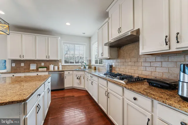 $5,495 | 6526 Wayside Place, Alexandria, VA 22310