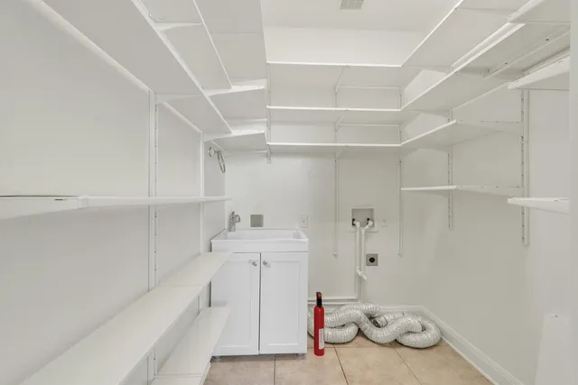 $985,000 | 5724 Brittlyns Court, Austin, TX 78730