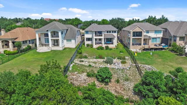 $985,000 | 5724 Brittlyns Court, Austin, TX 78730