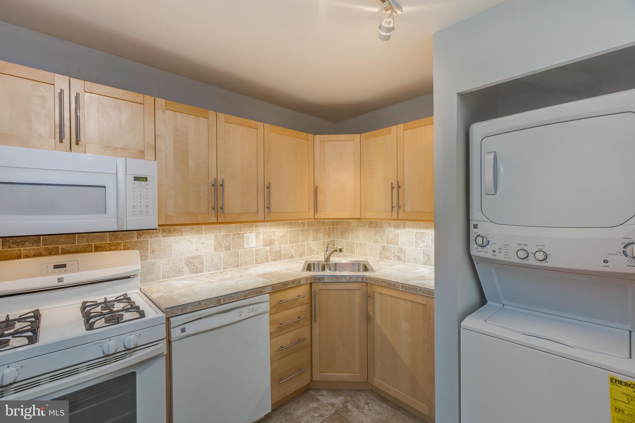 1404 Northgate Square, Unit 21C Reston, VA 20190 - Photo 15 of 32 Kitchen