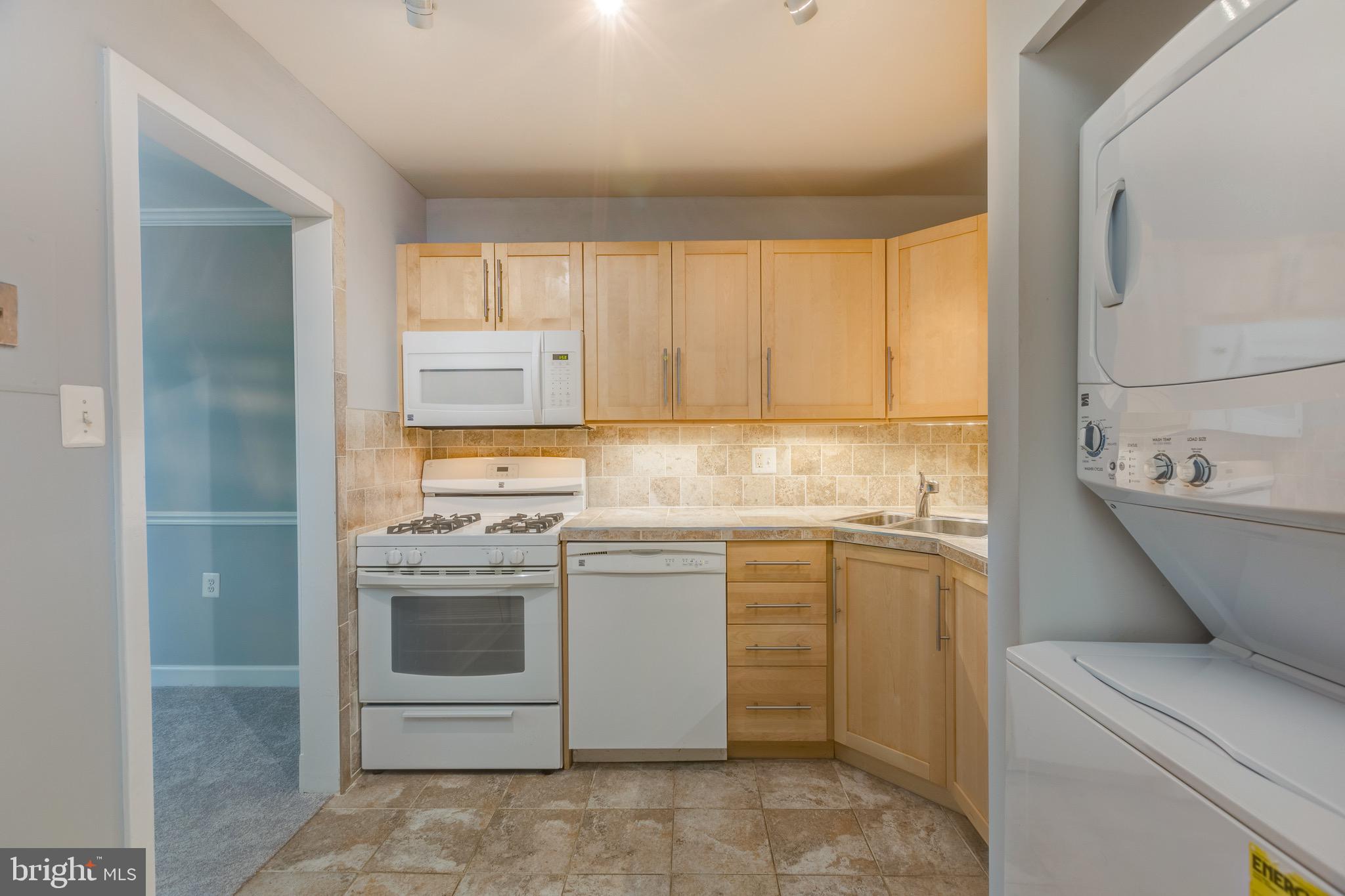 1404 Northgate Square, Unit 21C Reston, VA 20190 - Photo 17 of 32 Kitchen