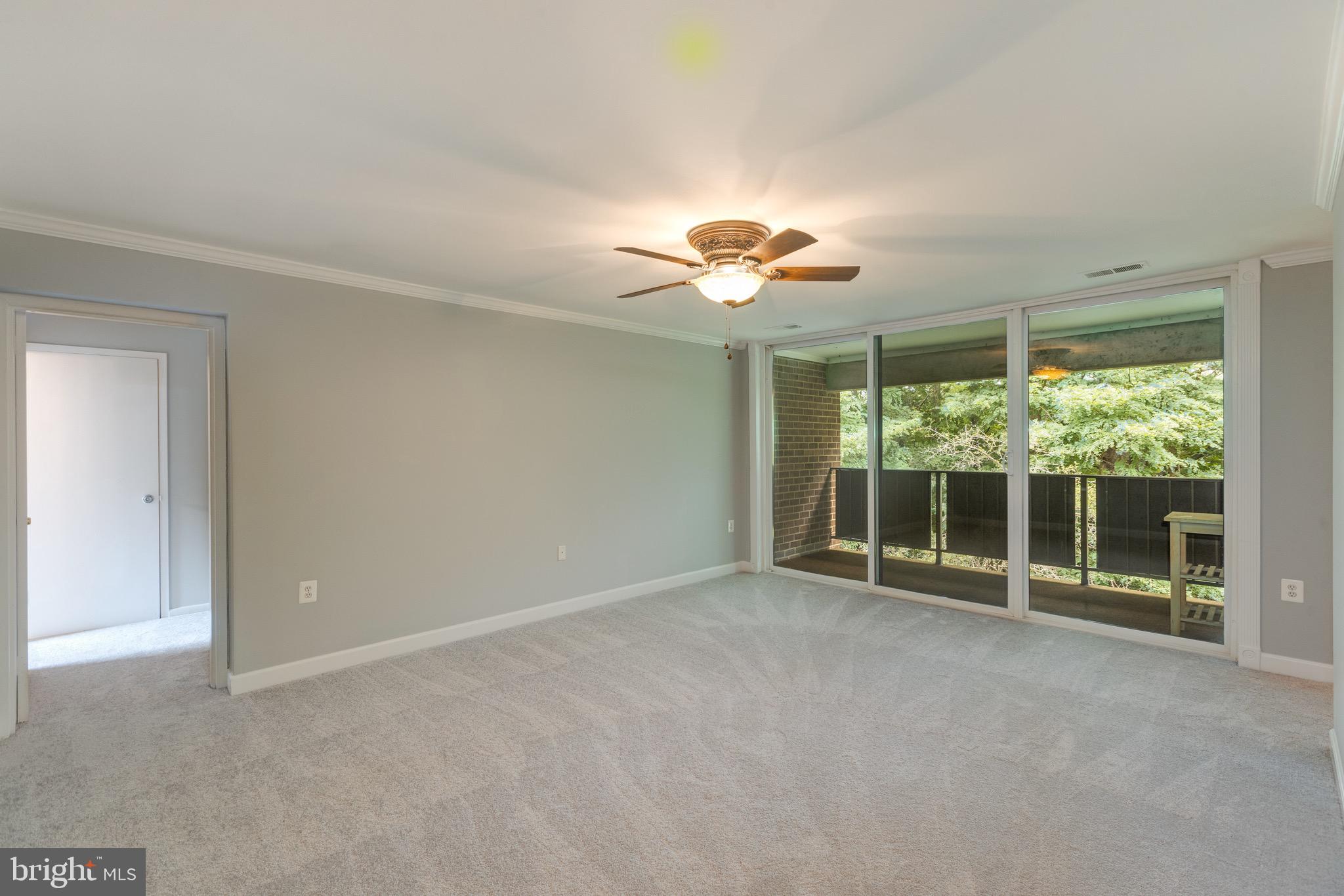 1404 Northgate Square, Unit 21C Reston, VA 20190 - Photo 6 of 32 Living Room