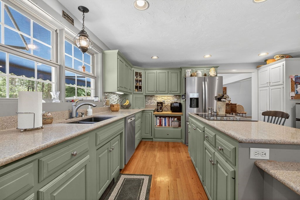 346 Judson Street Raynham, MA 02767 - Photo 4 of 36