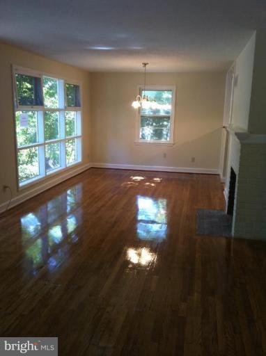 3142 Cofer Road Falls Church, VA 22042 - Photo 2 of 17 Dining Area