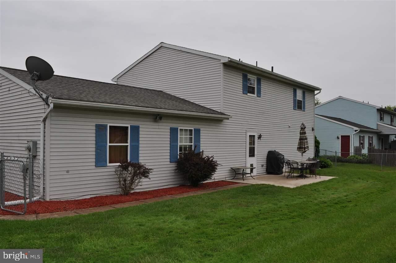 2421 Heather Road York, PA 17408 - Photo 4 of 30 Gallery Image 4