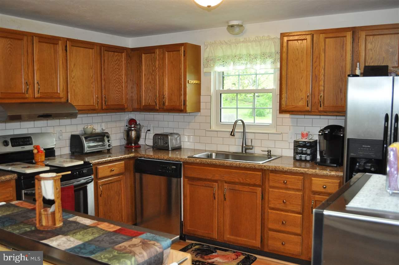 2421 Heather Road York, PA 17408 - Photo 5 of 30 Gallery Image 5