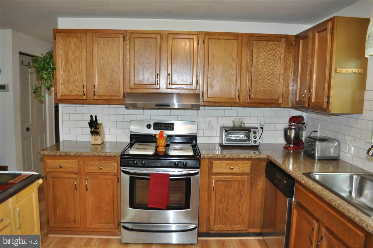 2421 Heather Road York, PA 17408 - Photo 6 of 30 Gallery Image 6