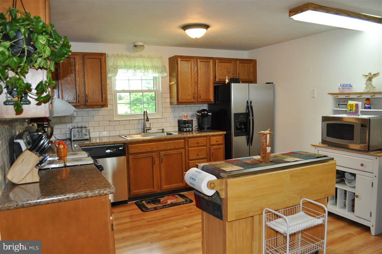 2421 Heather Road York, PA 17408 - Photo 7 of 30 Gallery Image 7