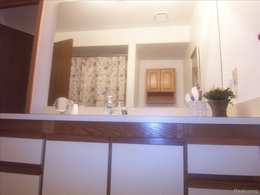 1553 Meadowside Drive, Unit 182 Rochester, MI 48307 - Photo 23 of 25 Guest Bath