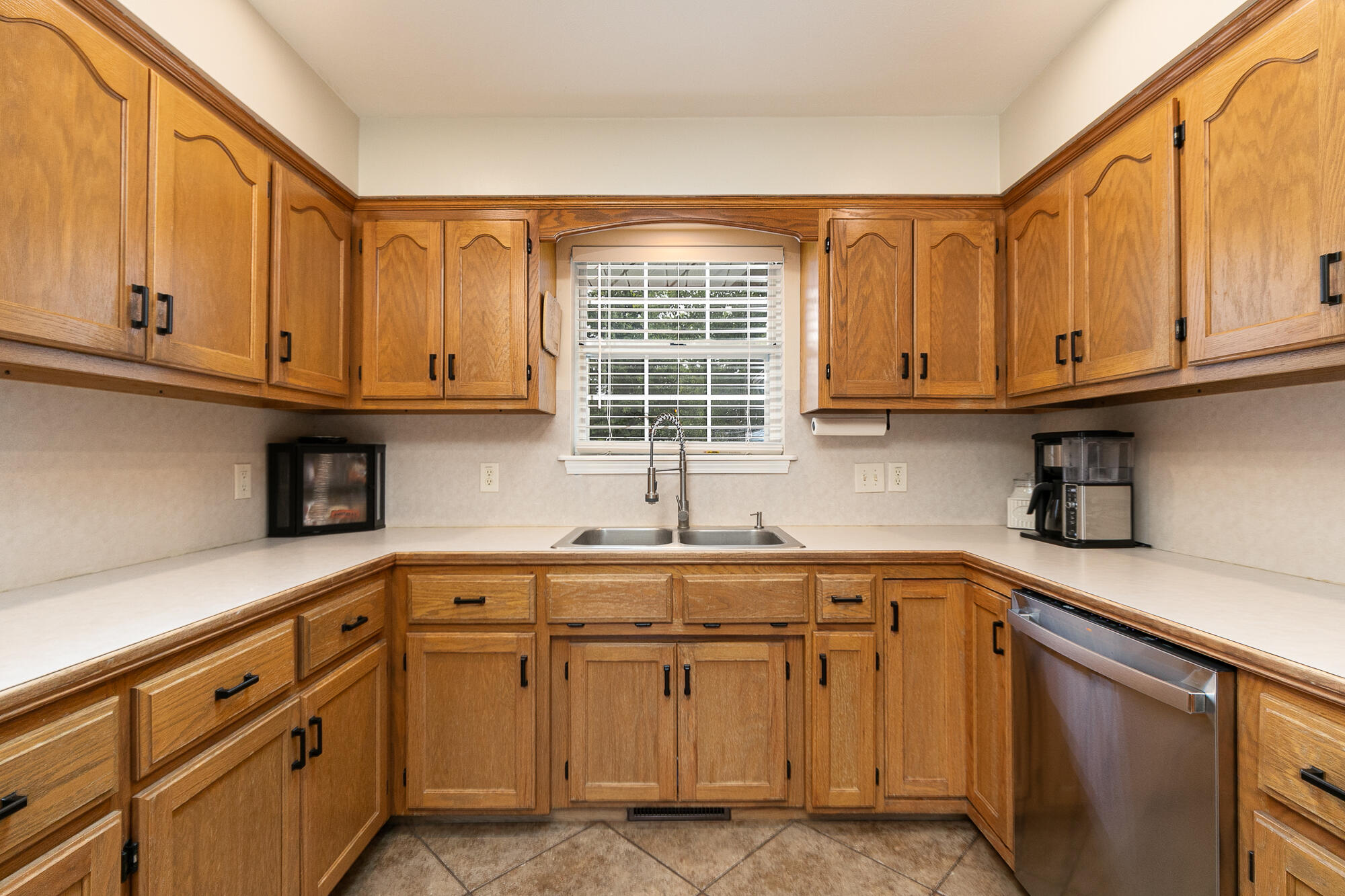 335 South Foster Avenue Springfield, MO 65802 - Photo 9 of 28 7M4A9037-Edit